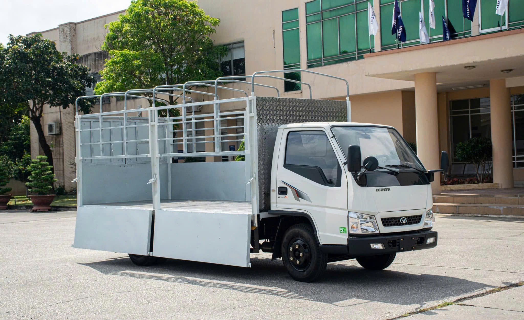 cho thuê xe tải thùng bạt