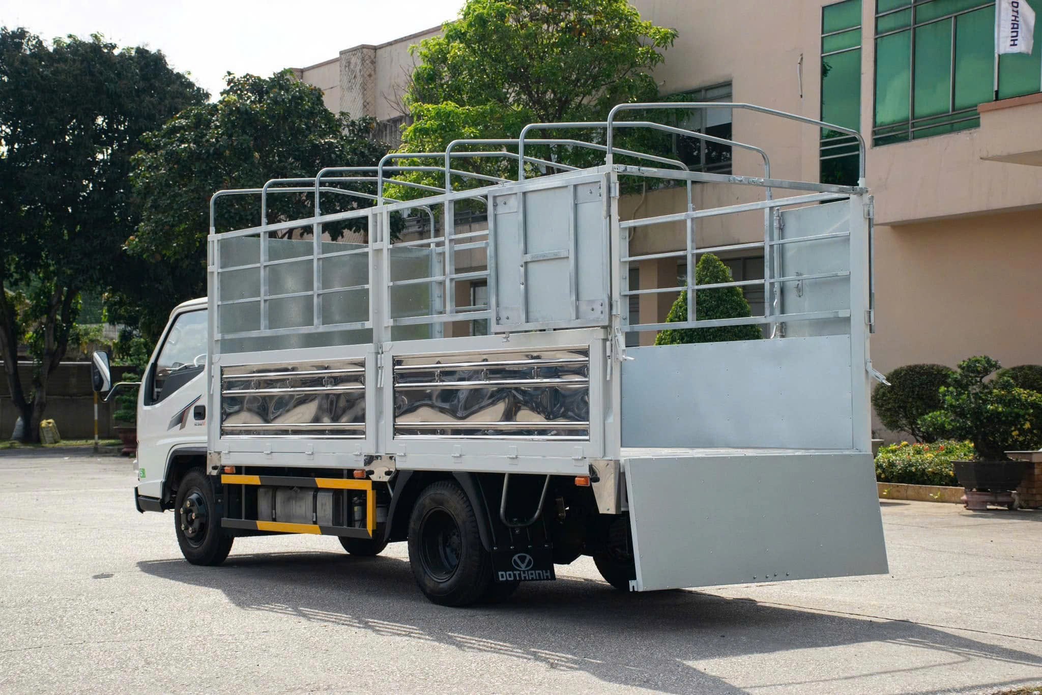 cho thuê xe tải thùng bạt